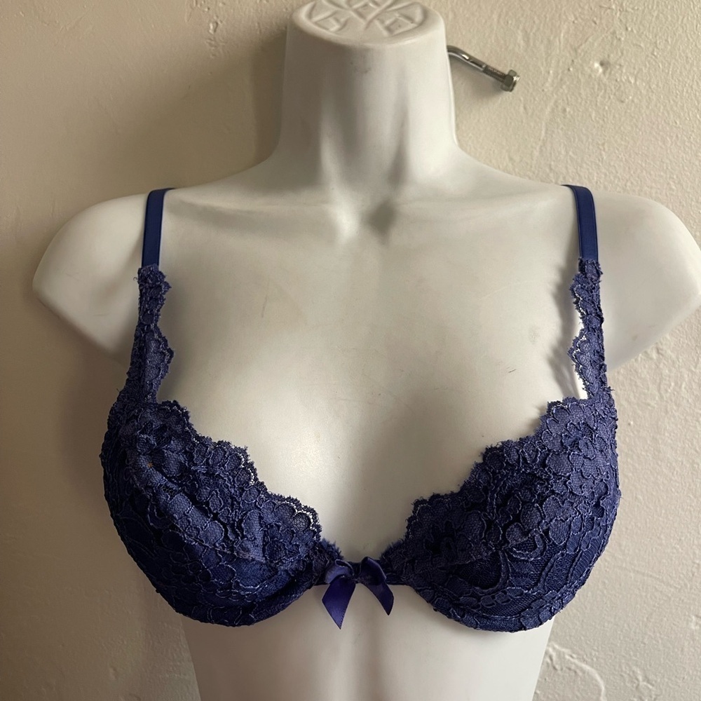 Vintage Gold label Victoria’s Secret 32 A